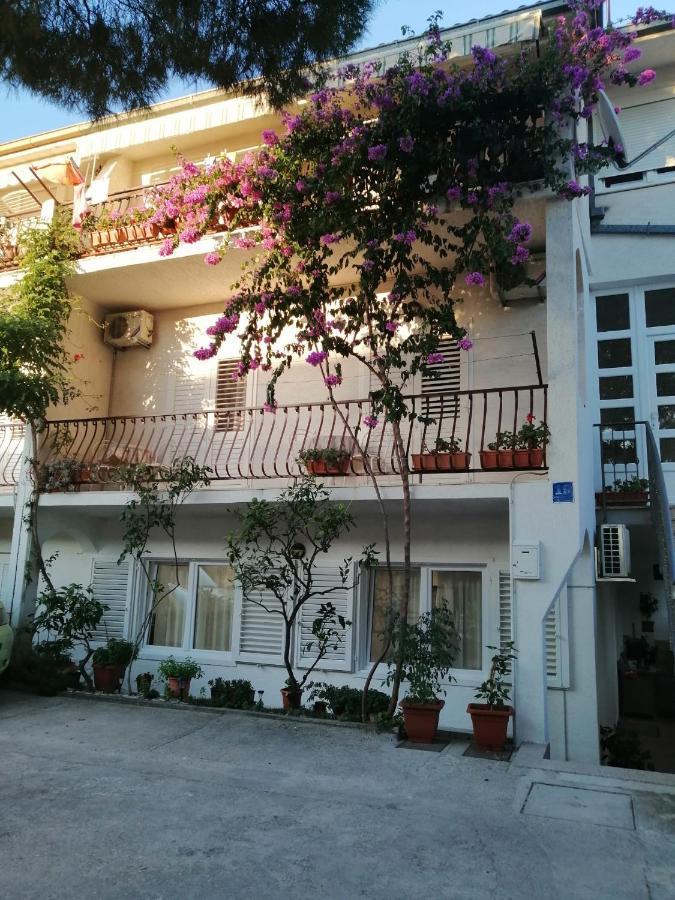 Apartmani Marivo Baska Voda Bagian luar foto