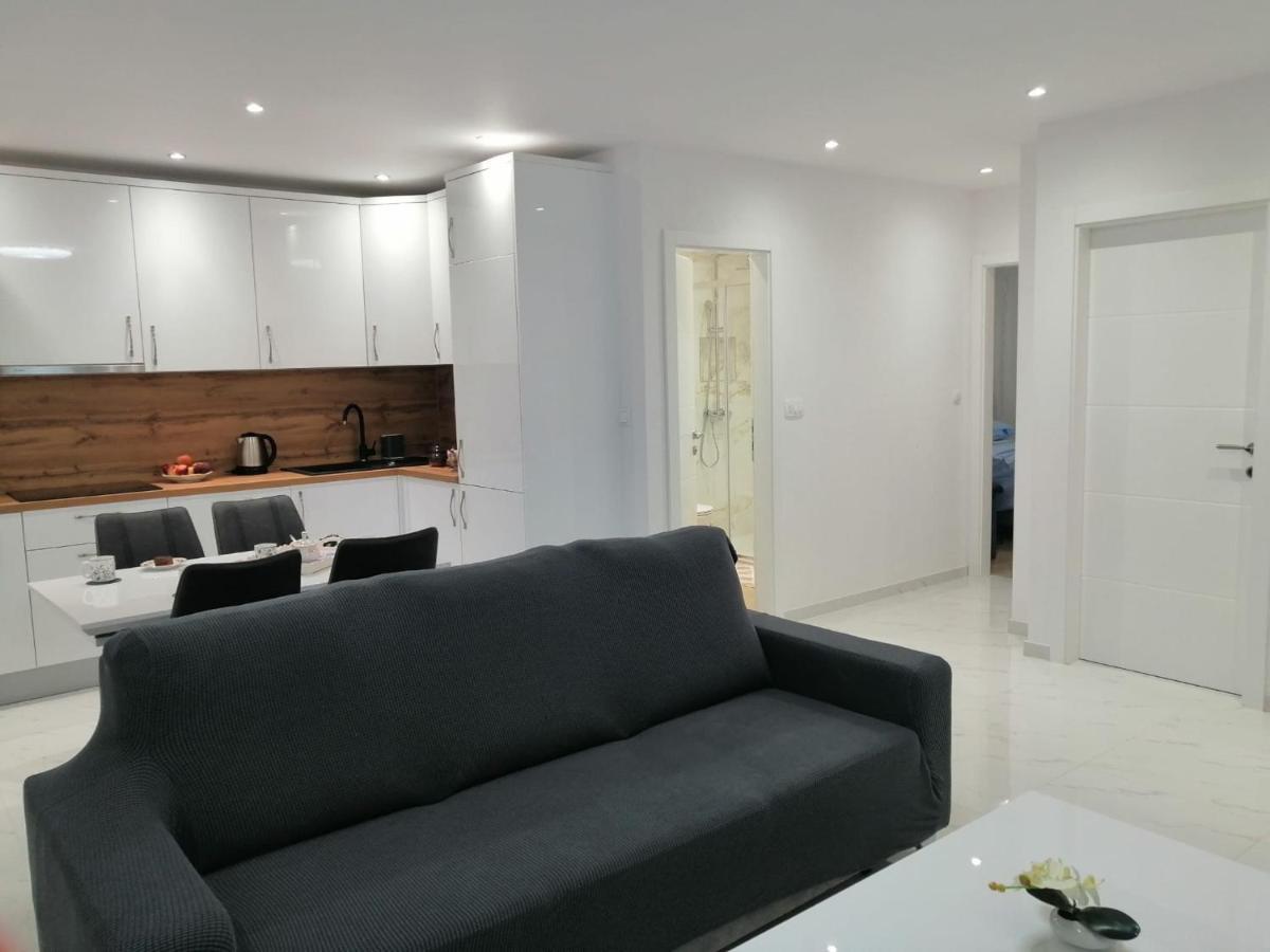 Apartmani Marivo Baska Voda Bagian luar foto