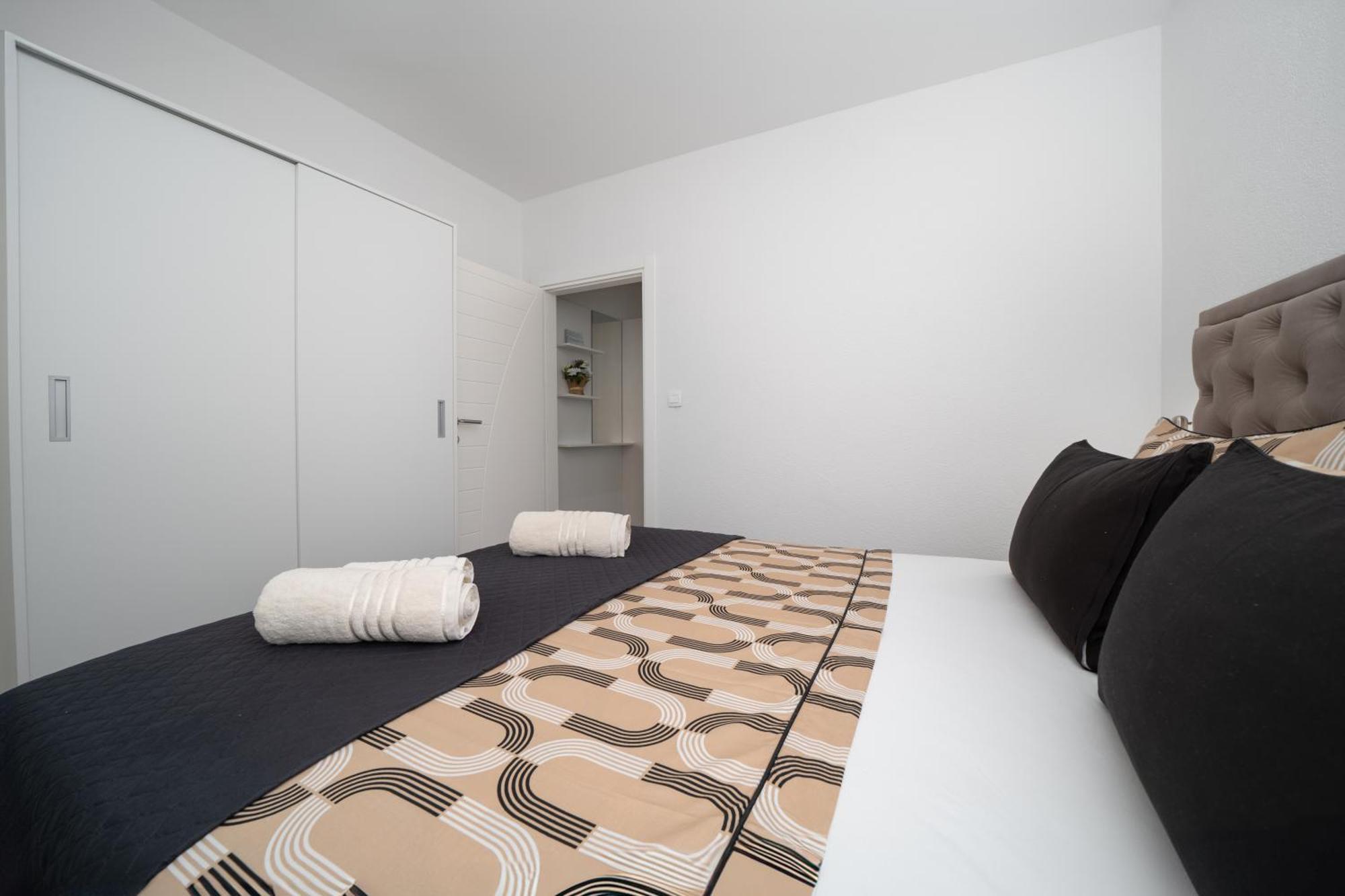 Apartmani Marivo Baska Voda Bagian luar foto